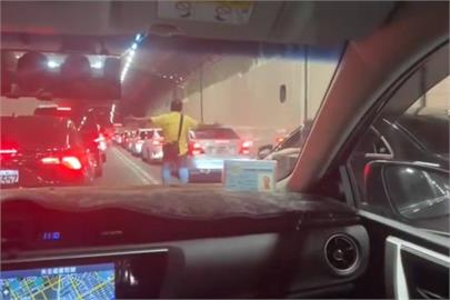 快新聞／北市基隆路地下道深夜大塞車　3分鐘路程竟卡1小時