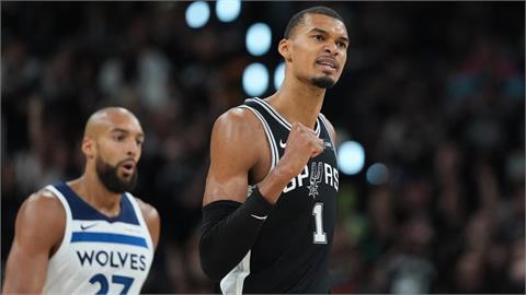NBA(影)/比肩魔術強森!文班亞馬「沒禁賽還給重傷害」轟神數據寫季後賽紀錄