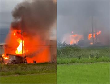 快新聞／礁溪金紙鐵皮倉庫火警！　黑煙狂竄畫面曝、消防員積極搶救中