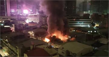 深夜驚魂！中和印刷廠猛火狂燒　濃煙直衝天際居民急關窗避災