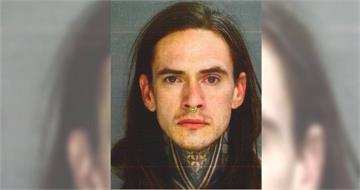 挖墓偷骨還堆滿家！美男藏百具遺骸　狂背近500罪