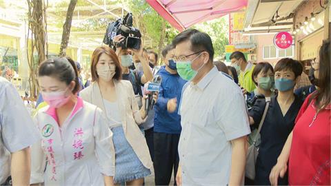 爭取台北市長提名　林佳龍帶小雞參拜龍山寺