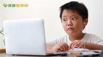 7歲就上網、天天滑近4小時！　專家示警：恐成性犯罪目標