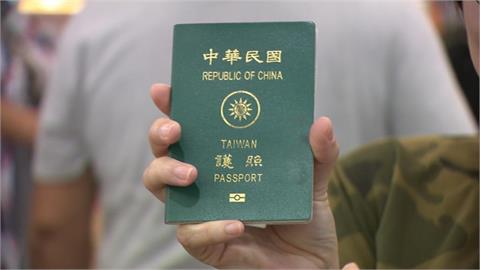 「我來自台灣，她中國」台人1句惹怒小粉紅！自家人打臉：護照就不一樣啊