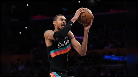 NBA(影)／「斑馬」大殺四方！26分鐘狂轟40分！支手拆解殘破陣容湖人