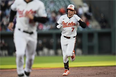 MLB(影)／為愛犬轟出滿貫砲!　金鶯新秀在狗狗主題日發威助球隊獲勝
