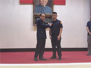肩膀中彈仍英勇對抗犯嫌　桃警蔡淳宇破格陞職授階