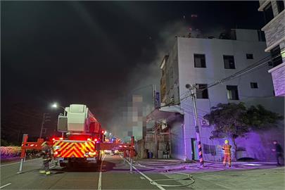 快新聞／高雄路竹1民宅暗夜冒出惡火！　7人急逃生幸無大礙