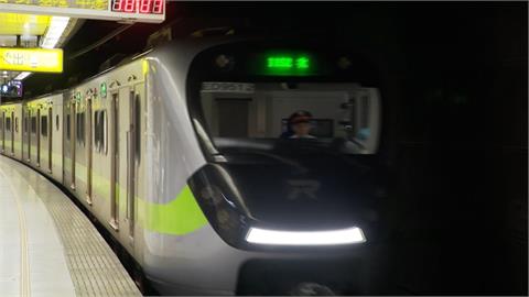 搭台鐵區間車坐到「這東西」　男痛到跳起來！警調監視器追人