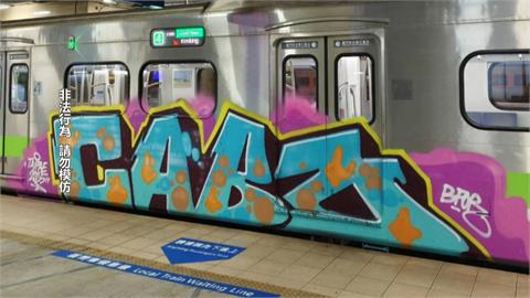 台鐵車廂又遭塗鴉怪客毒手! 台鐵緊急調派換車造成班次延誤