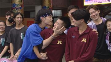 郭忠祐激吻上演男男戀！ 賴慧如同場尬戲畫面流出 親認：他演最好