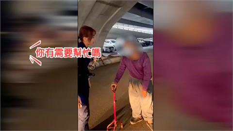 警巡邏關心拄拐杖男子　一查身分竟是「這身分」