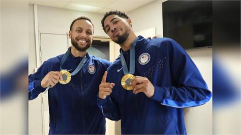 NBA／柯瑞交易流言滿天飛！受邀參加歐巴馬65歲生日派對　與塔圖姆同框掀熱議