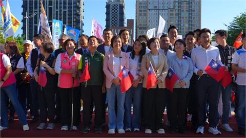 中市府發送限量國慶水壺！　阿伯排隊突嗆：讓江啟臣落選