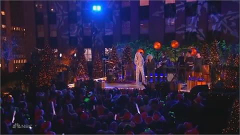 紐約耶誕點燈儀式　3百萬顆水晶妝點24米高耶誕樹