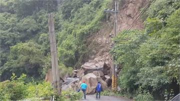每次下雨就出現災情 屏東泰武鄉「巨石坍斷路」