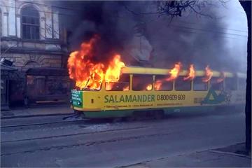 烏克蘭百人電車驚傳起火 兩人受傷