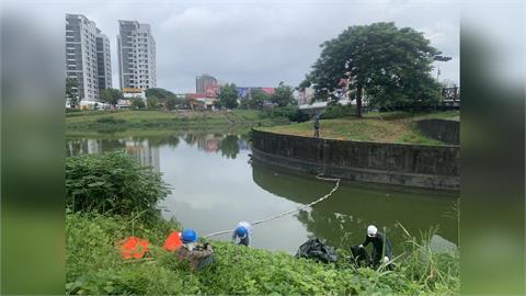 快新聞／高雄後勁溪魚群暴斃翻白肚！水利局連夜打撈　致命原因曝光