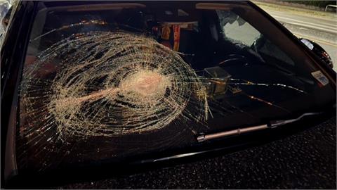 疑債務糾紛！賓士遭砸「車窗全碎」　警已鎖定涉案相關人員