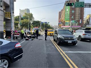 【有片】中壢無照翁左轉與直行機車碰撞 送醫宣告不治