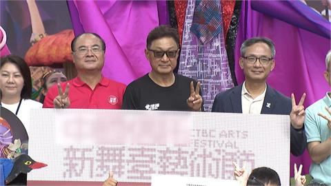 新舞臺藝術節登場 3.5公尺巨偶搖滾進駐金融園區!