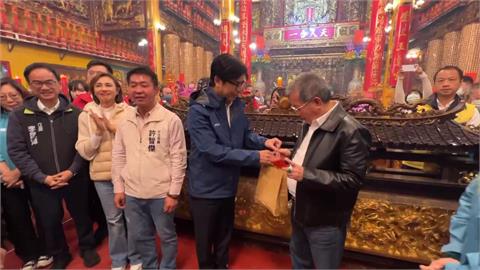 陳其邁連跑4宮廟參拜　藍綠選將到場較勁意味濃