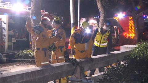 大學生騎車返宿舍 自撞橋墩摔5米深排水溝