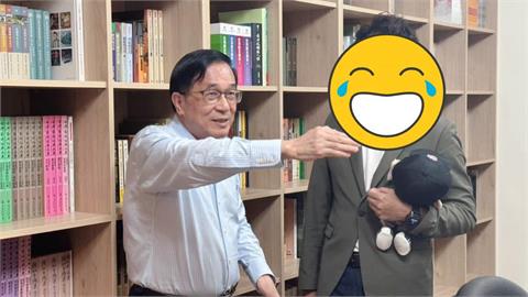 沈伯洋到台南見阿扁！大學長「無情開講」插不上話　他「1迷因表情」笑翻全網