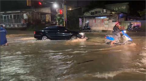 基隆大雨成災！立德路淹沒　德和國小恐土石流緊急撤離