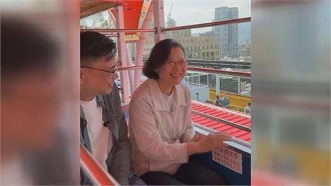 蔡英文想玩海盜船被阻止　她幽默回原因嘆：只能坐小火車