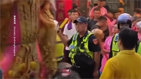 蘆洲湧蓮寺遶境塞車！警持指揮棒「揮到神將」爆衝突
