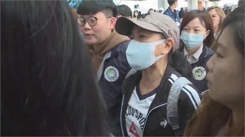 快新聞／搭華航班機14:10離台　中配小微臨走前喊：我愛家、愛國有錯嗎？