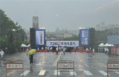 他曝國民黨選前之夜現場！驚見「舞台1設計」網一看全笑了：不錯的告別會場