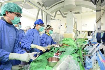 他哈菸50年「健康債」一次爆發   胸口痛竟差一步就猝死！