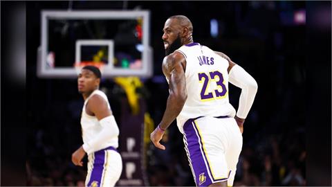 NBA(影)／將滿41歲詹皇再次打敗「時間之神」！幫助湖人主場大勝國王