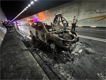 雪隧火燒車！車上2人急跳車　北向一度回堵8公里