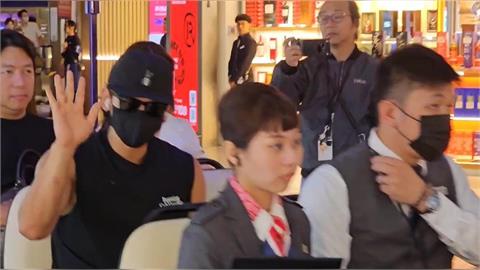 快新聞／國際級巡演搬進大巨蛋！韓國天王Rain抵台　親切揮手畫面曝