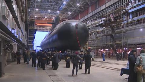 被譽為「水下黑洞」　俄拉達級「大盧基號」　柴電潛艦下水典禮