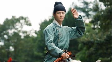 男星拍「騎馬戲」意外掛彩！負傷還爬40層樓梯健身 超敬業動作曝光