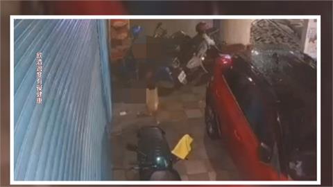 噁！家門口突見醉男「公然便溺」　住戶傻眼報警下場曝