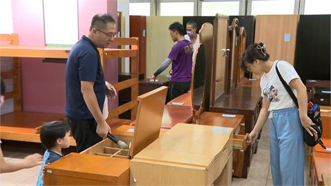再生家具拍賣會拿出1500件　以市價2到3折價格出售