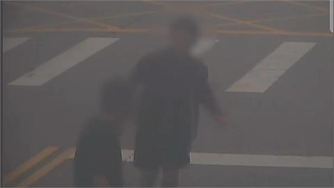 火爆！　花蓮乘客疑「車資糾紛」心生不滿　當街失控痛毆運將「滿頭鮮血」
