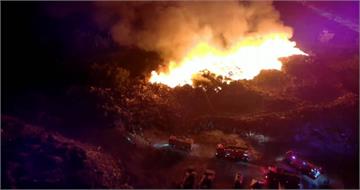 台南白河大火！大量廢棄物火勢延燒　4怪手支援搶救