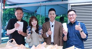 謝寒冰兌現祭品文發雞排 中天主播馬千惠加碼送百杯珍奶