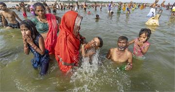 台人帶恆河水回台「1個月長不明菌體」　當事人致歉：將確認法規處理