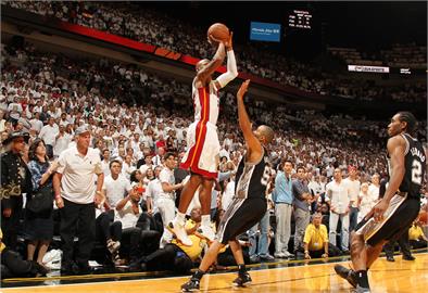 NBA(影)／官方認證近代百大好球　傳奇射手雷槍「這一球」高居25年之冠