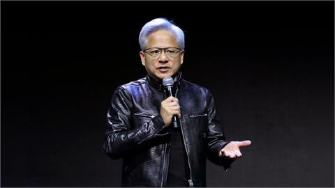 「台日韓股市閃崩」黃仁勳開金口！親吐「買進時機」：趁現在用折扣價買進