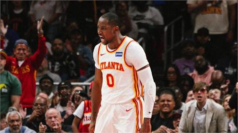 NBA(影)／為什麼你不會掉下來？庫明加大秀空中接力爆扣　飛行續航「超持久」