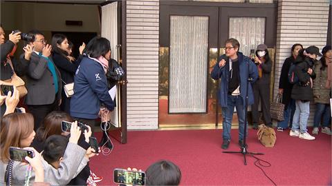 名導王小棣赴立院抗議刪公視23億預算　國民黨踩煞車改刪1%