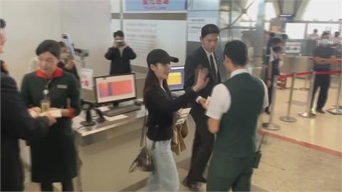 AAA落幕!IU橫掃6項大獎 朴寶劍現身小港機場揮手告別